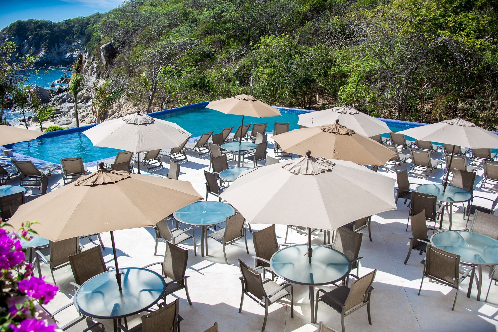 HOTEL ISLA NATURA BEACH HUATULCO 5* (México) - de R$ 661 | iBOOKED